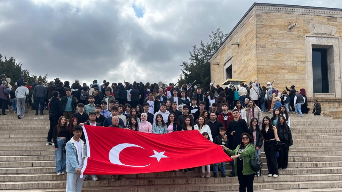 Okulumuz idareci, öğretmen ve öğrencilerimizin  katılımı ile Ankara gezisi  düzenlenmiştir.